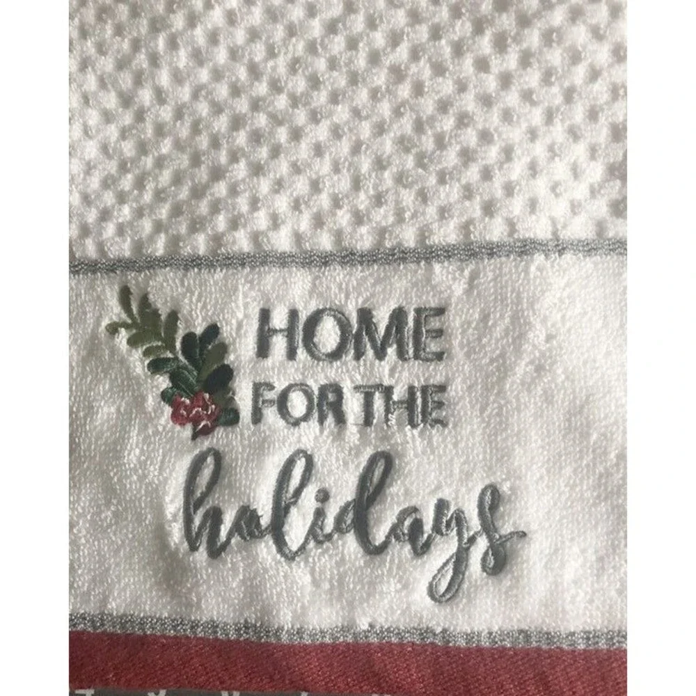 Christmas Home For the Holidays Bath Towels White Embroidered Holly Set Of 2